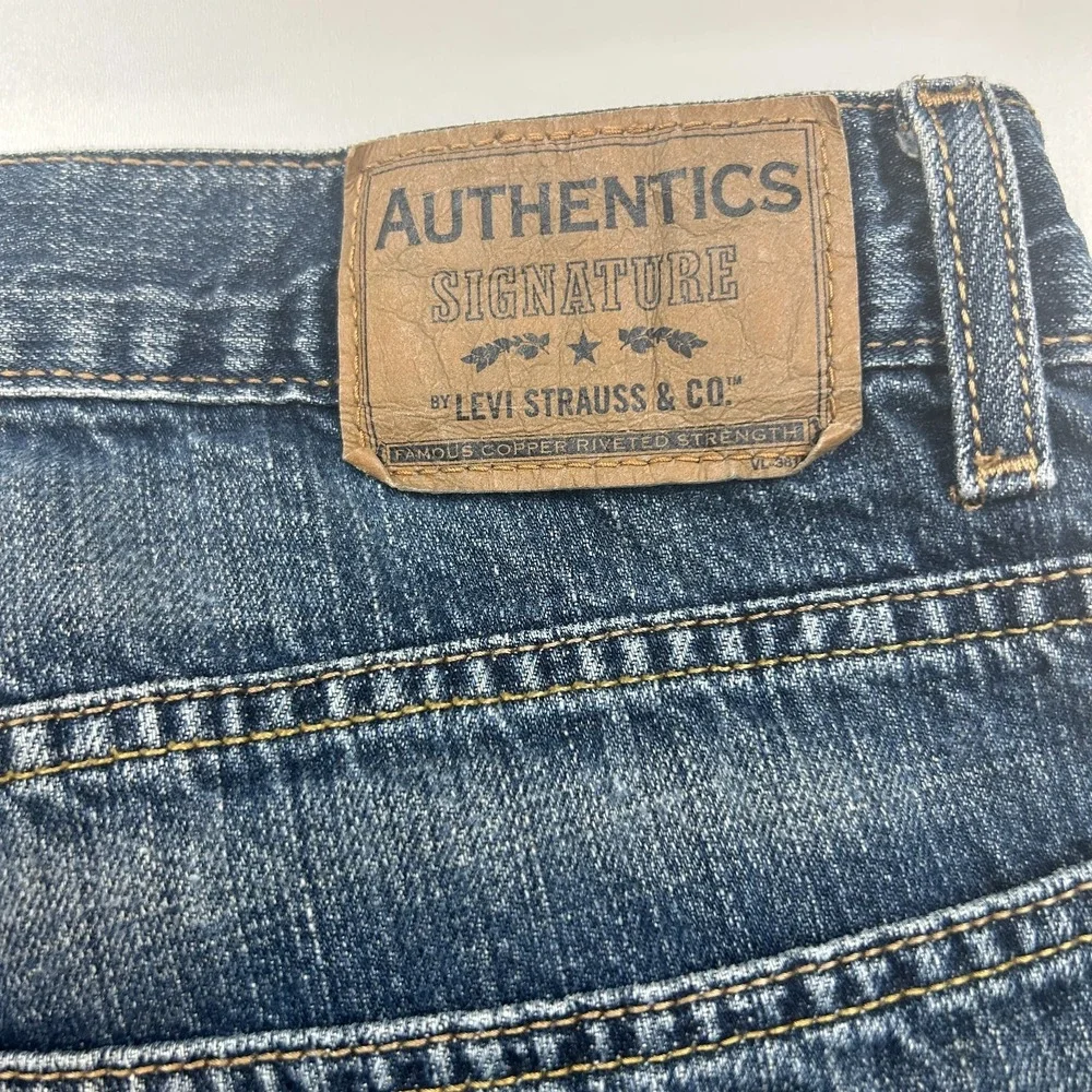Levis signature by